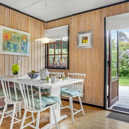 Pet Friendly In With Kitchen Holiday home