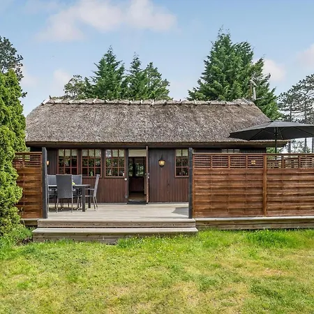 Pet Friendly In With Kitchen *