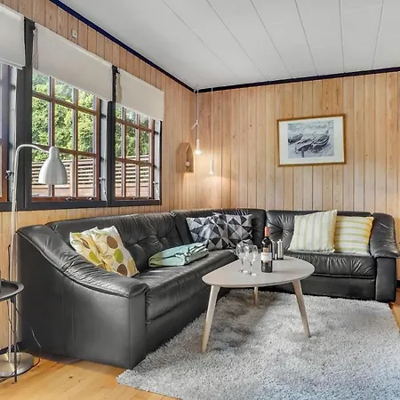 Pet Friendly In With Kitchen Holiday home *